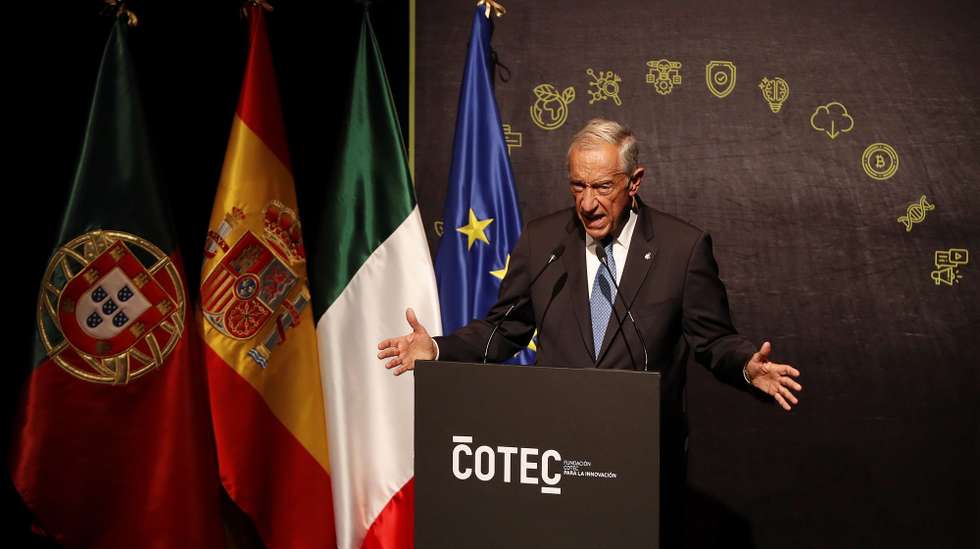 epa09587747 Portuguese President Marcelo Rebelo de Sousa delivers remarks during the closure of the Cotec Europa innovation summit in Malaga, southern Spain, 17 November 2021. Cotec Europa is an annual event on innovation with the presence of Spain, Portugal and Italy's Heads of State.  EPA/JORGE ZAPATA