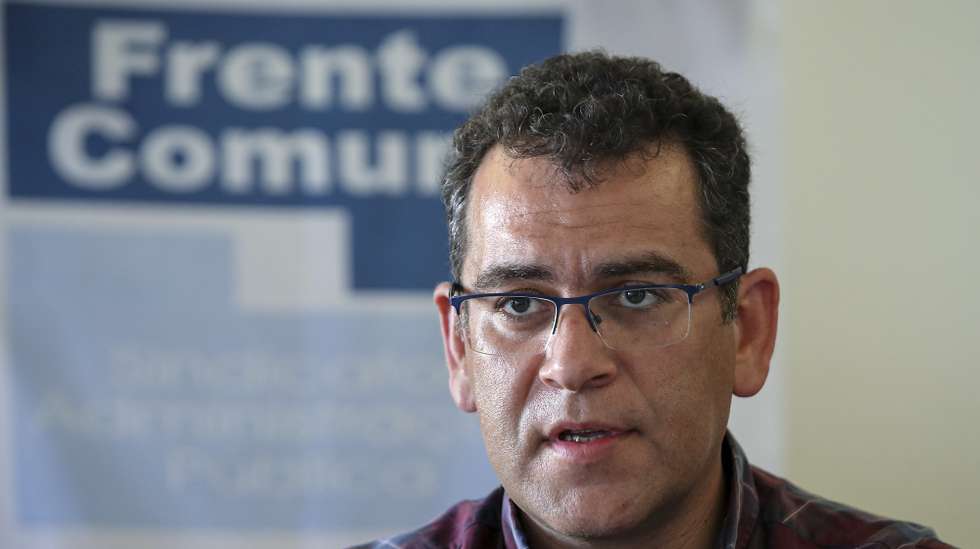O secretário-geral da Frente Comum, Sebastião Santana, durante a conferência de imprensa para anunciar uma manifestação nacional para o próximo dia 20 de maio, em Lisboa, 26 de abril de 2022. ANTÓNIO COTRIM/LUSA