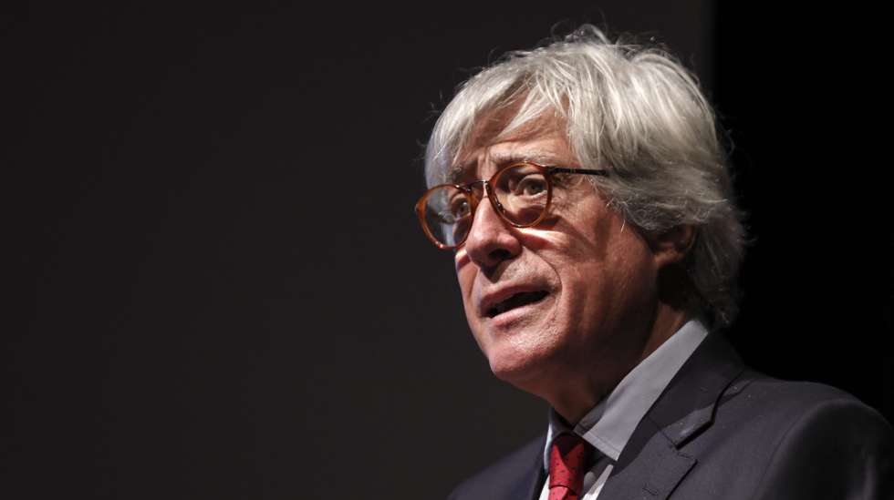 O bastonário da Ordem dos Economistas, António Mendonça, intervém na conferência "O Orçamento do Estado para 2022", organizada pela Ordem dos Economistas, em parceria com o Institute of Public Policy (IPP), e com o apoio do Banco de Portugal, esta manhã na Culturgest em Lisboa, 20 de maio de 2022. MIGUEL A. LOPES/LUSA