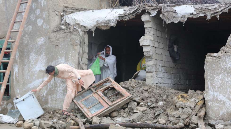 epa11280596 People salvage their belongings after heavy rains in Momand-Dara district of Nangarhar province, Afghanistan, 15 April 2024. According to the Afghanistan disaster management department, at least 33 people have been killed over three days of heavy rains and flash flooding. Authorities warned that Afghanistan's provinces will see more rain over the next few days.  EPA/STRINGER
