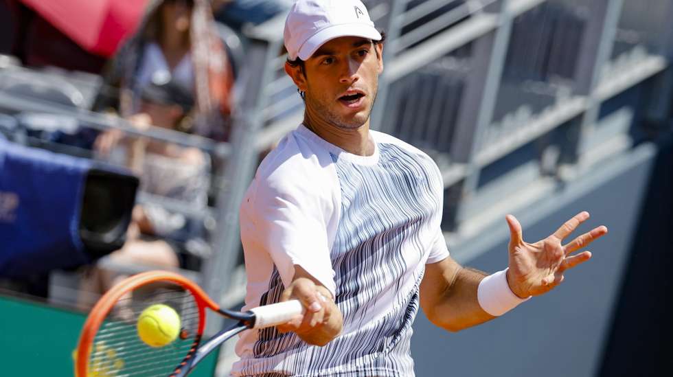 epa11334823 Nuno Borges of Portugal in action during his men's singles 3rd round match against Francesco Passaro of Italy at the Italian Open tennis tournament in Rome, Italy, 12 May 2024.  EPA/FABIO FRUSTACI