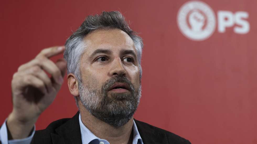 O secretário-geral do Partido Socialista (PS), Pedro Nuno Santos, preside à reunião da Comissão Política do PS com o ponto único que é "deliberar sobre a proposta do secretário-geral quanto à votação no OE 2025", na sede do PS, em Lisboa, 21 de outubro de 2024. JOSÉ SENA GOULÃO/LUSA