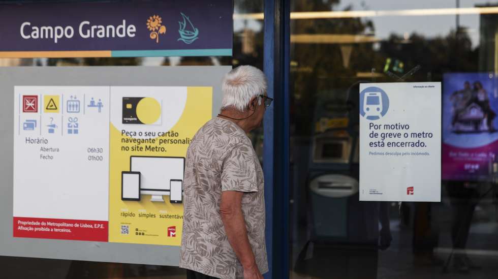 A circulação do metro de Lisboa está hoje de manhã suspensa e as estações estão encerradas devido à greve dos trabalhadores, prevendo-se a reabertura às 10:30, 9 de setembro de 2025. TIAGO PETINGA/LUSA