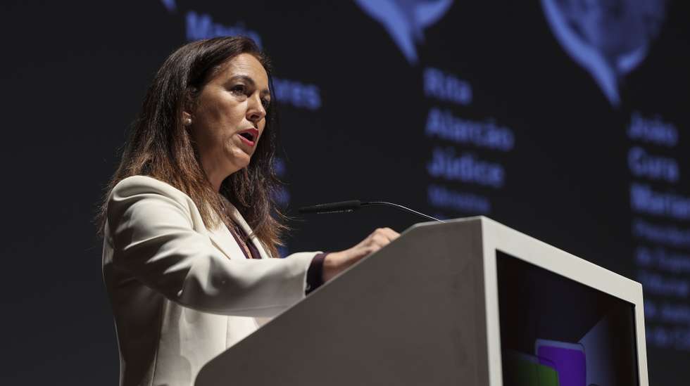 A ministra da Justiça, Rita Alarcão Júdice, discursa no XIX Encontro Anual do Conselho Superior da Magistratura, em Setúbal, 06 de novembro de 2025. MIGUEL A. LOPES/LUSA