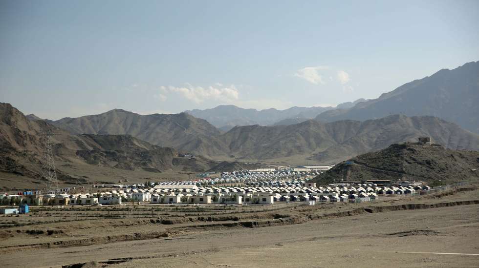 epa12786866 A view of the camps setup for refugees returning from neighboring Pakistan, near the Torkham border crossing in Nangarhar province, Afghanistan, 01 March 2026. Afghanistan has requested dialogue with Pakistan following days of intense military escalation triggered by a Taliban ground offensive in response to Pakistani airstrikes.  EPA/SAMIULLAH POPAL