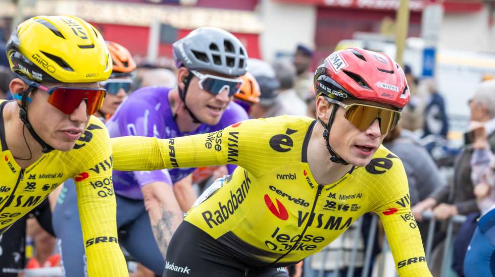 epa12807484 Danish rider Jonas Vingegaard  of Team Visma-Lease a Bike crosses the finish line during the second stage of the Paris-Nice cycling race, 187 km from Epone to Montargis, France, 09 March 2026.  EPA/CHRISTOPHE PETIT TESSON