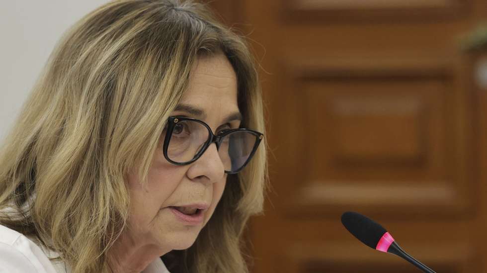 A ministra da Saúde, Ana Paula Martins, intervém durante a sua audição na Comissão Parlamentar de Inquérito ao Instituto Nacional de Emergência Médica, I.P., na Assembleia da República, em Lisboa, 21 de abril de 2026. MANUEL DE ALMEIDA/LUSA