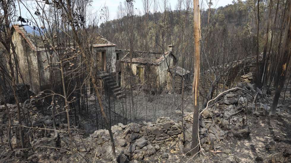 Aftermath of the Vouzela forest fire at Caselho village, Tondela, Portugal, 5th July 2026. The fire that broke out in Vouzela at 03:04 on Thursday has now been brought under control and the situation is “calmer”, although there is a risk of it flaring up again. PAULO NOVAIS/LUSA