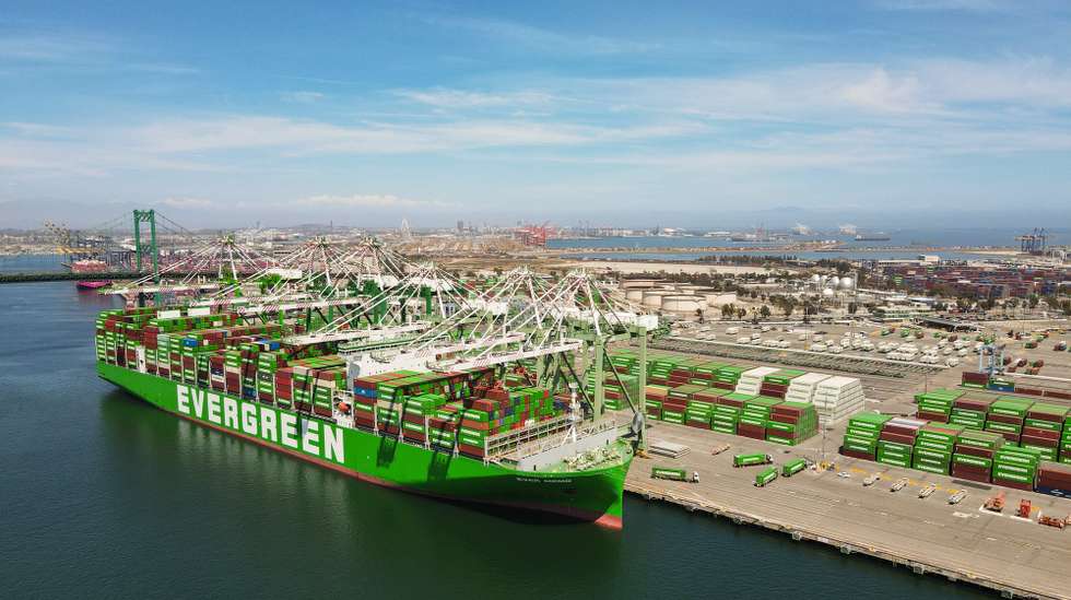 epa13131221 A cargo ship is moored at the Port of Los Angeles in San Pedro, California, USA, 24 July 2026. The United States announced on 23 July that new tariffs of 10 and 12.5 percent, depending on the trading partner, would apply to most goods from 60 trading partners, with the measures taking effect on 24 July.  EPA/CHRIS TORRES