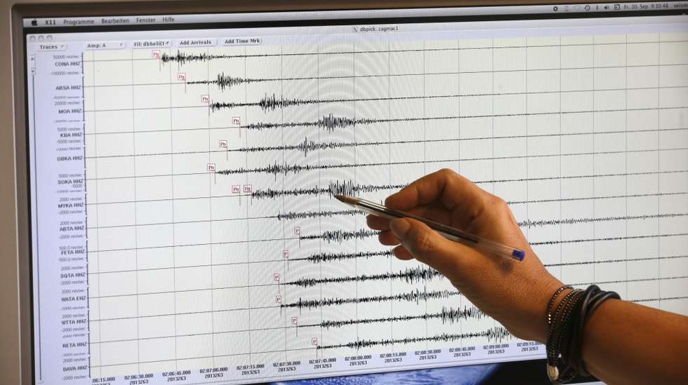 "Nos últimos dias, registaram-se 84 abalos sísmicos de magnitude inferior a três graus", na mesma região