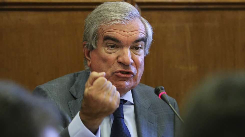 Mira Amaral acusou o Executivo de tentar resolver tudo com "mais um subsídio, mais um apoio público e mais um travão ao funcionamento do mercado"