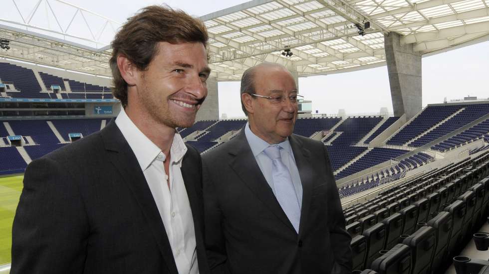 Villas-Boas assinou pelo FC Porto em 2010, ganhou Campeonato, Liga Europa, Taça e Supertaça e saiu para o Chelsea