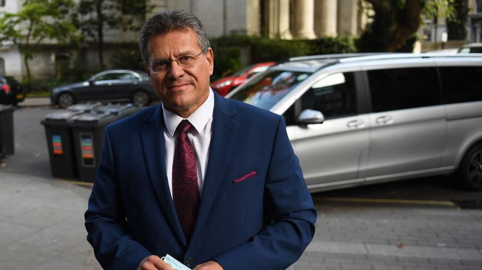 epa08658246 European Commission Vice President Maros Sefcovic arrives at the London offices of the European Commission ahead of the next round of Brexit talks in London, Britain, 10 September 2020. British and EU negotiators are holding talks this week to try thrash out a Brexit deal before a looming October deadline.  EPA/NEIL HALL