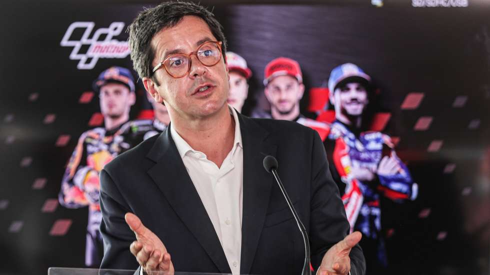 O secretário de Estado da Juventude e Desportos, João Paulo Rebelo, discursa durante a conferência de imprensa de apresentação da prova do Mundial de MotoGP que vai decorrer no Autódromo Internacional do Algarve, Portimão,10 de agosto de 2020. LUÍS FORRA/LUSA