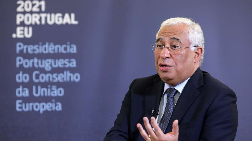 O primeiro-ministro, António Costa, fala durante uma entrevista à agência Lusa sobre a Presidência Portuguesa do Conselho da União Europeia que irá decorrer de 01 de janeiro de 2021 a 30 de junho de 2021, no Palácio de São Bento, em Lisboa, 30 de dezembro de 2020. (ACOMPANHA TEXTO DA LUSA DO DIA 04 DE JANEIRO DE 2021). MIGUEL A. LOPES/LUSA