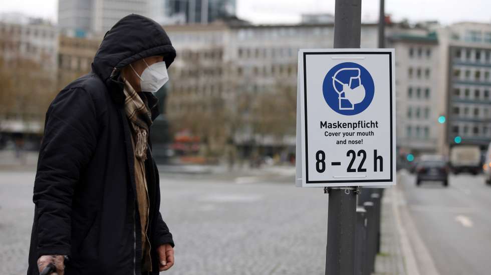 epa08937087 A sign demands wearing face masks at the shopping street 'Zeil' in Frankfurt am Main, Germany, 14 January 2021. Due to an increasing number of cases of the COVID-19 pandemic caused by the SARS CoV-2 coronavirus, nationwide restrictions have been introduced to counteract a rise in infections.  EPA/RONALD WITTEK