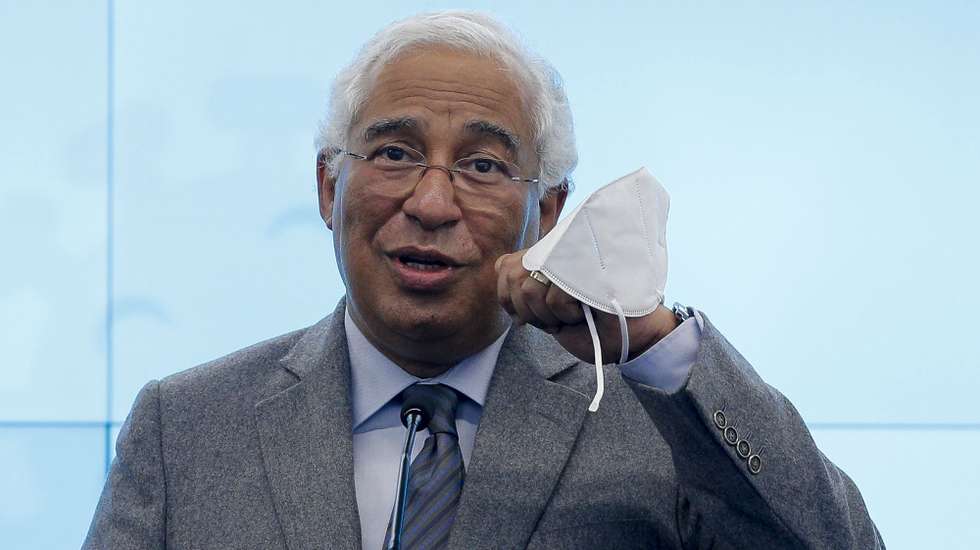 O primeiro-ministro, António Costa, intervém durante a visita ao Hospital da CUF, onde assistiu ao processo de vacinação de profissionais de saúde do setor privado, em Lisboa, 05 de fevereiro de 2021. ANTÓNIO COTRIM/POOL/LUSA