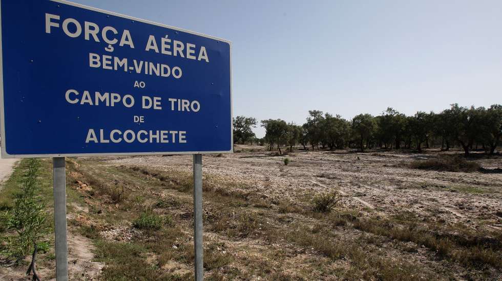 Vista geral do terreno do futuro aeroporto, no campo de tiro de Alcochete, 15 Outubro 2008.  ANDRE KOSTERS/LUSA