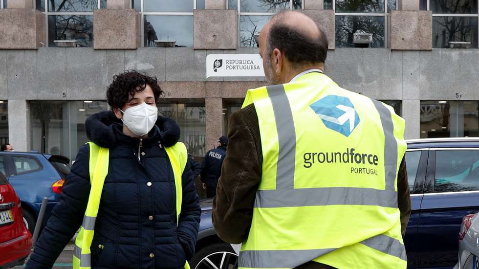 Trabalhadores da Groundforce concentrados junto ao Ministério das Infraestruturas, em Lisboa, 05 de março de 2021. ANTÓNIO COTRIM/LUSA