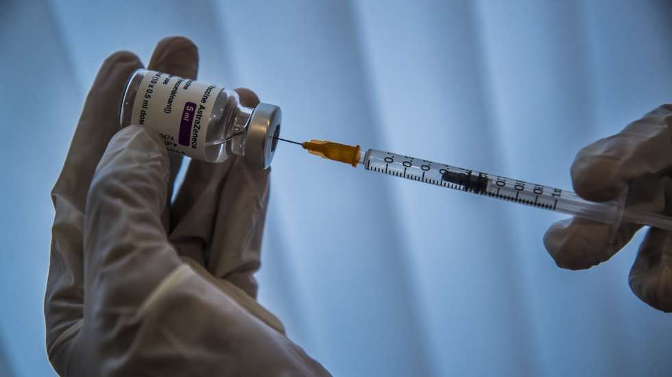 epa09038093 A doctor prepares his syringe with a dose of Oxford Astra-Zeneca COVID-19 vaccine  before a first vaccine injection in Paris, France, 26 February, 2021. France begins vaccination of people aged 50 to 64 with Astrazeneca anti-covid19 vaccine as allowing doctors to vaccinate in their doctor's offices as the country is in the midst of a new wave of coronavirus (COVID-19) infections as the number of cases is increasing day by day.  EPA/CHRISTOPHE PETIT TESSON