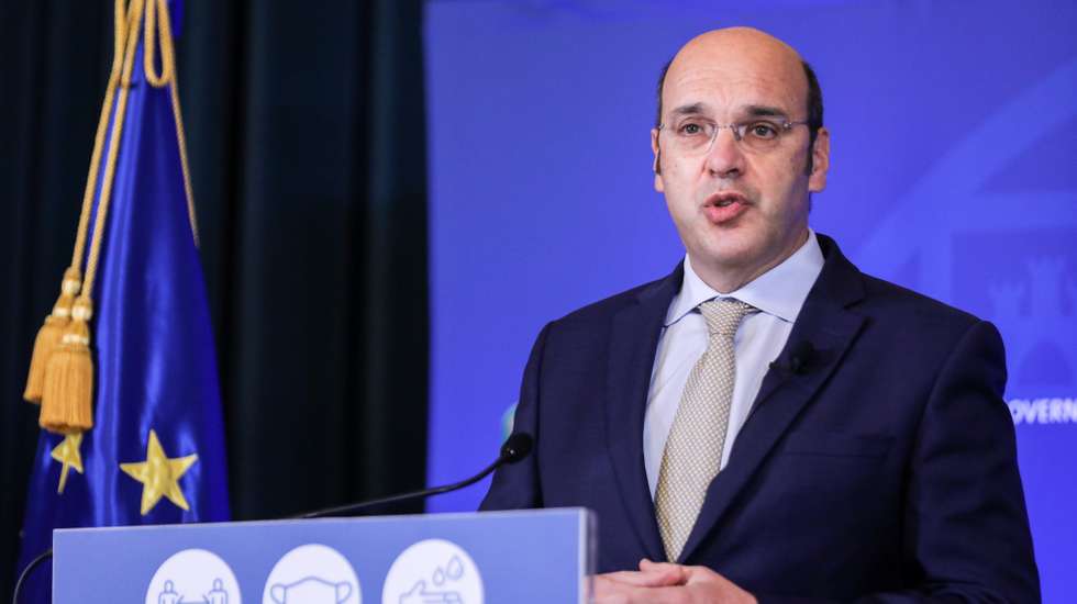 O ministro de Estado, da Economia e Transição Digital,  Pedro Siza Vieira, intervém na sessão de apresentação das medidas de apoio ao emprego e às empresas aprovadas em Conselho de Ministros, em Lisboa, 12 de março de 2021. MIGUEL A. LOPES/LUSA