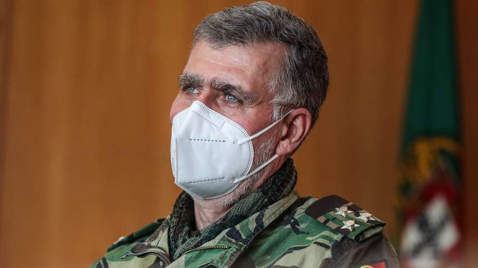 O vice-almirante Gouveia e Melo, coordenador da "task force" de vacinação contra a covid-19, durante uma entrevista à Lusa, em Oeiras, 16 de março de 2021. (ACOMPANHA TEXTO DO DIA 18 DE MARÇO DE 2021) MÁRIO CRUZ/LUSA