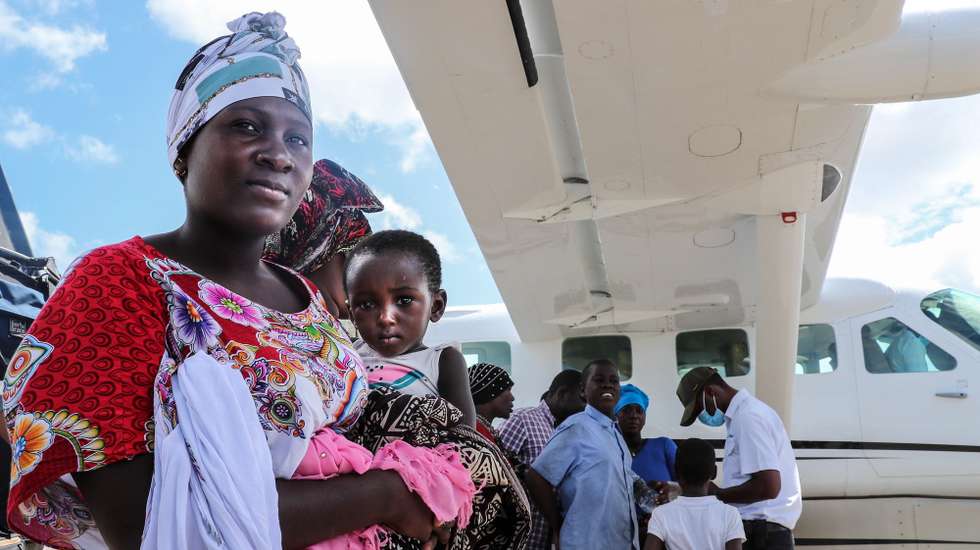 epa09124803 Arrival of internally displaced people from Palma at Pemba airport, Mozambique, 09 April 2021. The violence unleashed more than three years ago in Cabo Delgado province escalated to new levels about a fortnight ago, when armed groups first attacked the village of Palma, which is about six kilometres from the multi-million dollar natural gas projects.  EPA/JOAO RELVAS