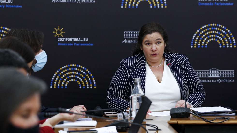 A ministra da Modernização do Estado e da Administração Pública, Alexandra Leitão, durante a audição na Comissão de Administração Pública, Modernização Administrativa, Descentralização e Poder Local  que decorreu na Assembleia da República, em Lisboa,  27 de abril de 2021. ANTÓNIO COTRIM/LUSA