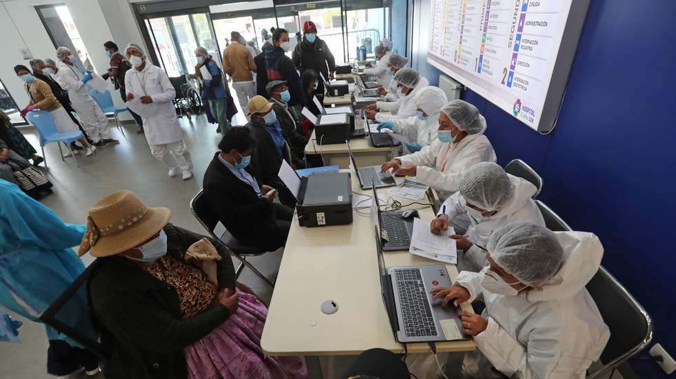 epa09168576 Health workers take older adult data prior to their vaccination at the Hospital del Sur, in El Alto, Bolivia, 29 April 2021. A new batch of 92,430 doses of the US vaccine Pfizer against covid-19 arrived in Bolivia to continue the vaccination plan. This is the second batch of vaccines to arrive in the country through the Covax mechanism of the World Health Organization (WHO).  EPA/MARTIN ALIPAZ