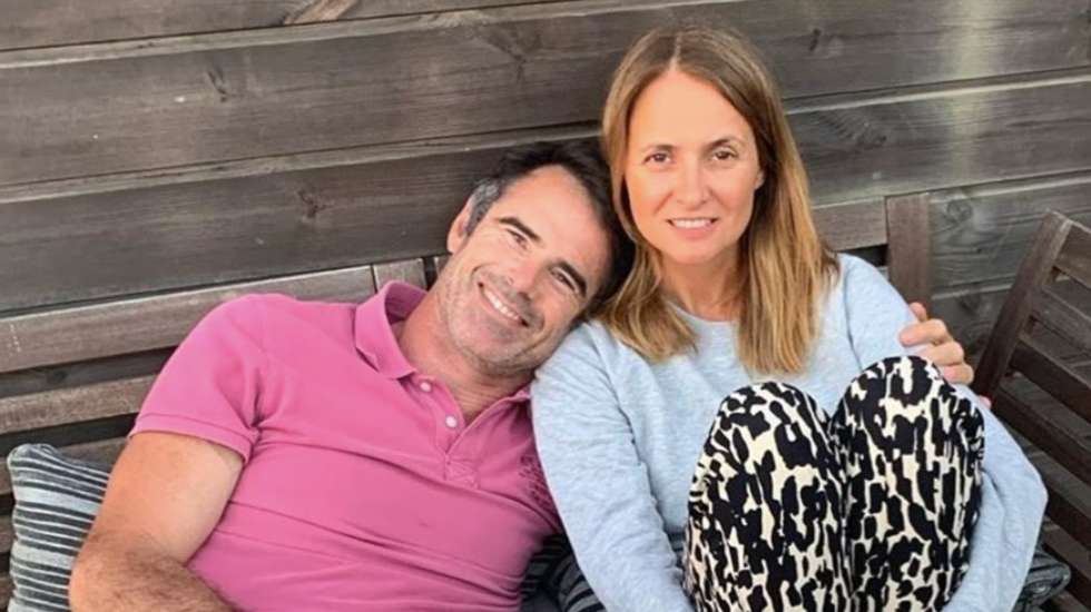 A ceramista partilha uma imagem sentada ao lado do falecido marido, o ator Pedro Lima