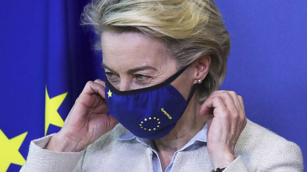 epa09179029 European Commission President Ursula von der Leyen wears her mask while meeting with Jordan's King Abdullah II ibn Al Hussein (not pictured) in Brussels, Belgium, 05 May 2021.  EPA/YVES HERMAN / POOL