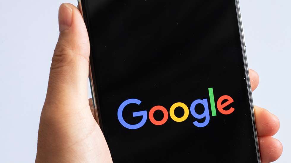 epa08883754 A close-up shows 'Google' logo on a smartphone in Berlin, Germany, 07 July 2020 (reissued 14 December 2020). Google services, including Gmail and Youtube  experienced a worldwide outage briefly on 14 December.  EPA/HAYOUNG JEON *** Local Caption *** 56200406