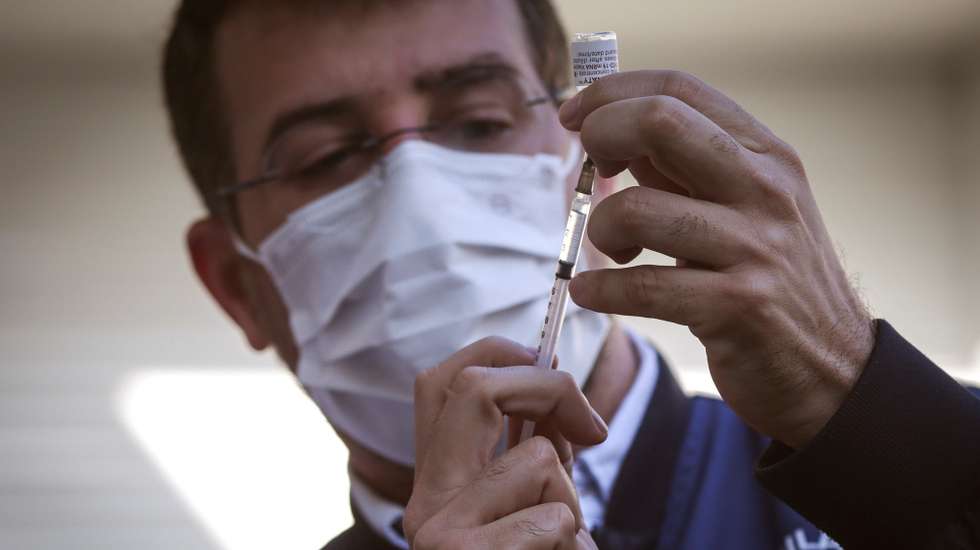 epa09177137 Rio de Janeiro's municipal Health Secretary Daniel Soranz prepares to vaccinate people personally with a first dose of the Pfizer-Biontech vaccine against Covid-19 in Rio de Janeiro, Brazil, 04 May 2021. Brazil's Health Ministry received the first one million doses of the Pfizer-Biontech vaccine that have been distributed amongst the main cities in the country.  EPA/Andre Coelho