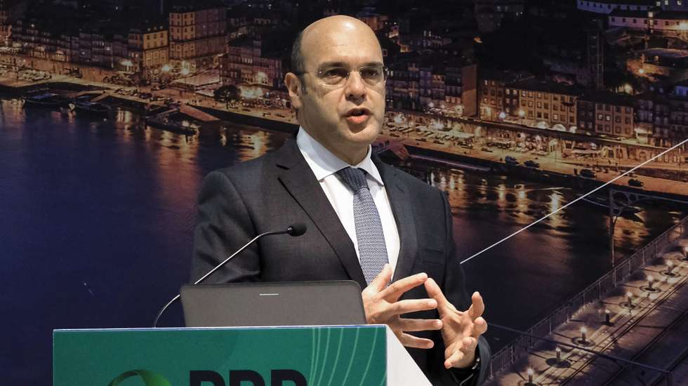 O ministro de Estado, da Economia e da Transição Digital, Pedro Siza Vieira, discursa na sessão de lançamento "Programas PRR - Agendas Mobilizadoras para a Inovação Empresarial”, que decorreu na Porto Business School em Matosinhos. 23 de junho de 2021. FERNANDO VELUDO/LUSA