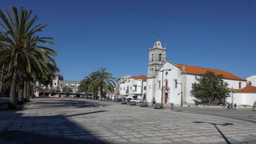 Praça Marquês de Marialva e Igreja Matriz, em Cantanhede, 6 de novembro de 2017. PAULO NOVAIS/LUSA