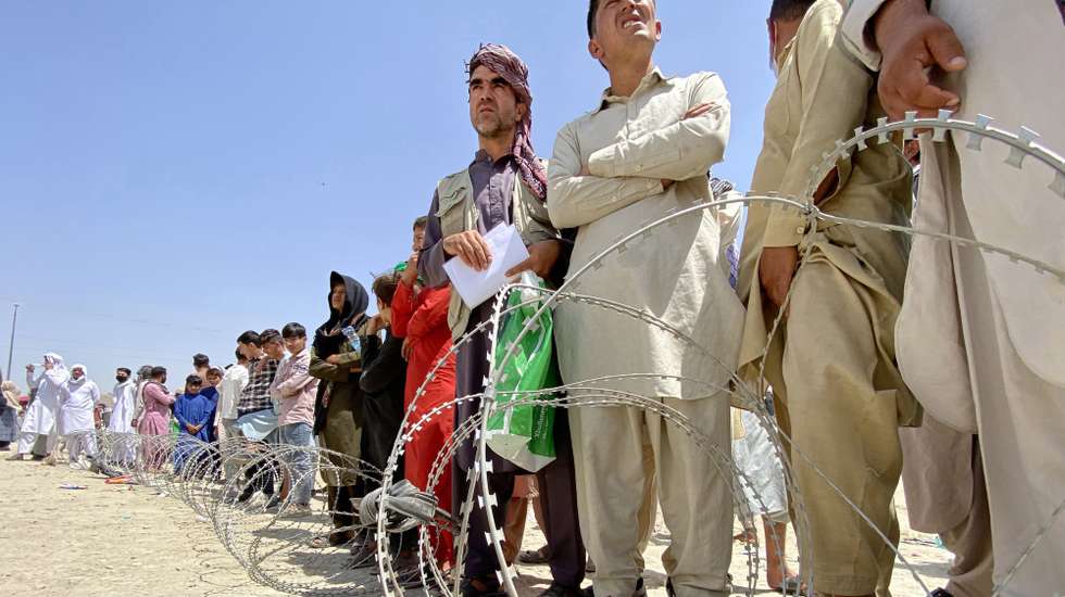 epa09417769 Afghans including those who worked for the US, NATO, Europe Union and the United Nations in Afghanistan wait outside the Hamid Karzai International Airport to flee the country, after Taliban took control of Kabul, Afghanistan, 17 August 2021. Several people were reportedly killed at Kabul airport on 16 August as Afghans were attempting to hang on a moving US military plane leaving the airport. Taliban co-founder Abdul Ghani Baradar earlier in the day declared victory and an end to the decades-long war in Afghanistan, a day after the insurgents entered Kabul to take control of the country. Baradar, who heads the Taliban political office in Qatar, released a short video message after President Ashraf Ghani fled and conceded that the insurgents had won the 20-year war.  EPA/STRINGER