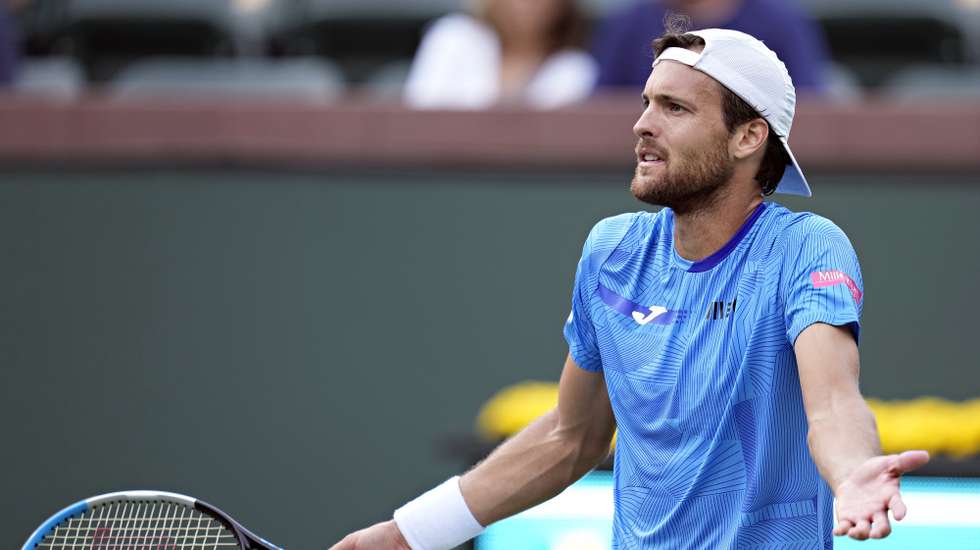 O português João Sousa contra o japonês Kei Nishikori