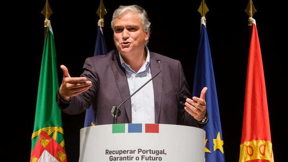 Líder do PS/Açores diz que Marcelo tem de tirar ilações sobre eventual chumbo do orçamento regional