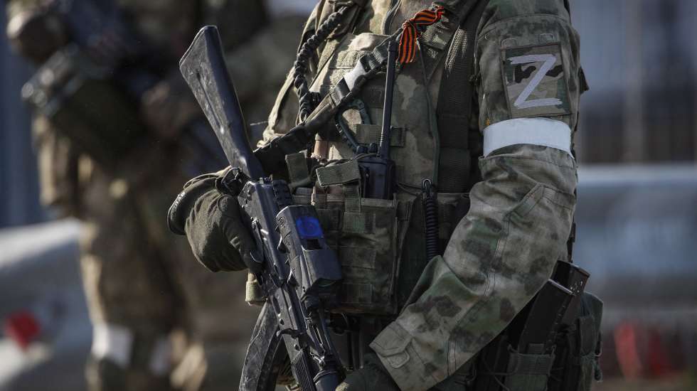 epa09962106 A picture taken during a media tour organized by the Russian Army shows Russian servicemen standing guard near the Kakhovka Hydroelectric Power Plant (HPP) on the Dnieper River in Kakhovka, near Kherson, Ukraine, 20 May 2022 (issued 21 May 2022). The Kakhovka HPP is the main source of energy supply to the south of Ukraine, as well as the most important strategic facility.  EPA/SERGEI ILNITSKY