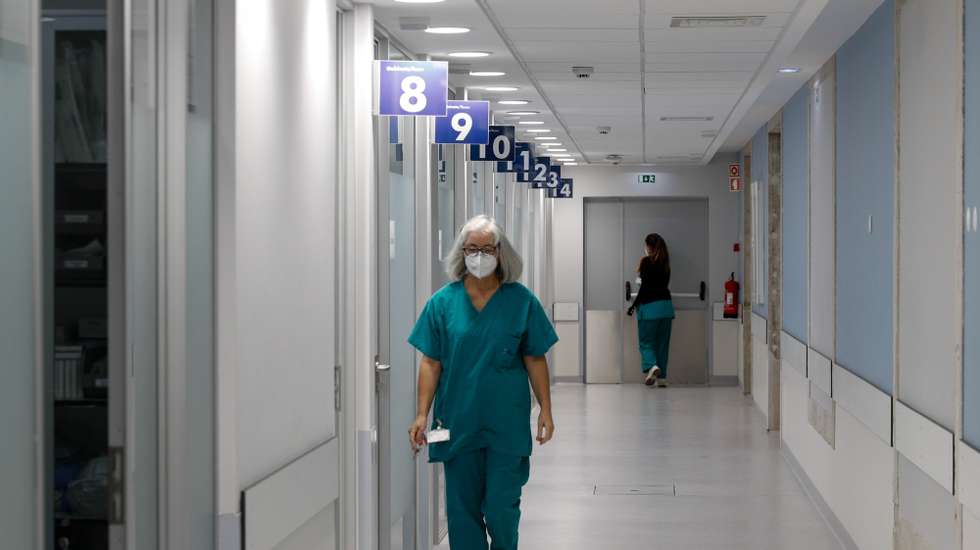 Aspeto das obras de melhoramento que estão a ser realizadas no Hospital de São José, em Lisboa, 04 de novembro de 2020. As obras vão permitir aumentar as instalações da urgência em cerca de 30% e no início de 2020 haverá “mais gabinetes médicos e todas as especialidades oferecidas nas urgências ficarão concentradas na mesma zona”, incluindo as de otorrino e oftalmologia, que até agora estão noutro piso. (ACOMPANHA TEXTO DA LUSA DO DIA 09 DE NOVEMBRO DE 2020). ANTÓNIO COTRIM/LUSA