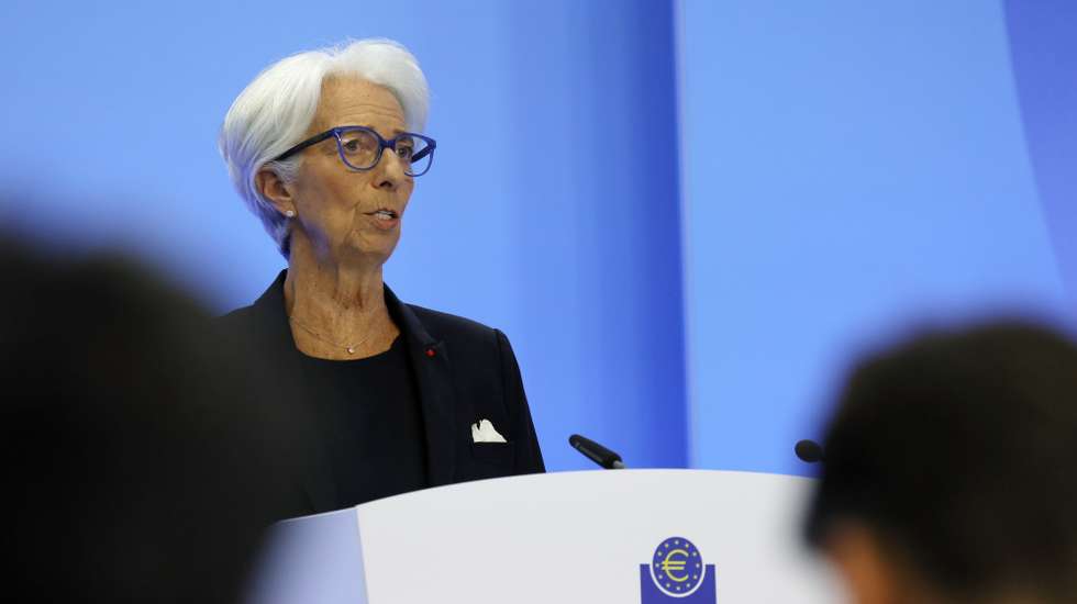 epa10084002 European Central Bank (ECB) President Christine Lagarde speaks during a press conference following a meeting of the Governing Council of the European Central Bank in Frankfurt am Main, Germany, 21 July 2022. The ECB on 21 July raised its key interest rate by half a percentage point, the first increase in more than a decade, and revised its Asset purchase programme (APP).  EPA/RONALD WITTEK