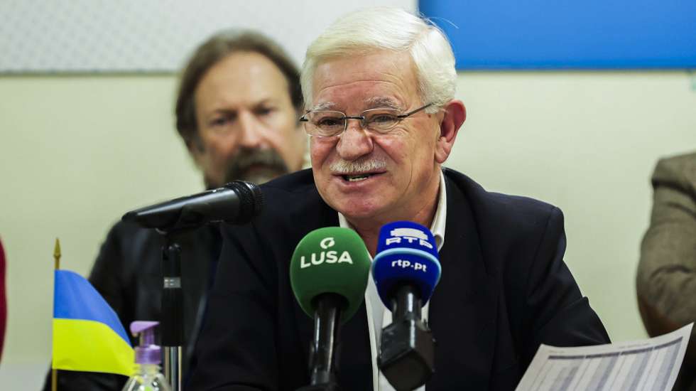 José Abraão, presidente da FESAP (Federação de Sindicatos da Administração Pública), fala aos jornalistas durante a conferência de imprensa na sede da FESAP, Lisboa, 17 de janeiro de 2023.  MANUEL DE ALMEIDA/LUSA