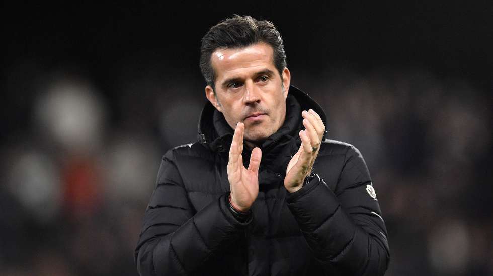 epa10402124 Fulham manager Marco Silva applauds fans before the English Premier League soccer match between Fulham FC and Chelsea FC in London, Britain, 12 January 2023.  EPA/Vince Mignott EDITORIAL USE ONLY. No use with unauthorized audio, video, data, fixture lists, club/league logos or 'live' services. Online in-match use limited to 120 images, no video emulation. No use in betting, games or single club/league/player publications
