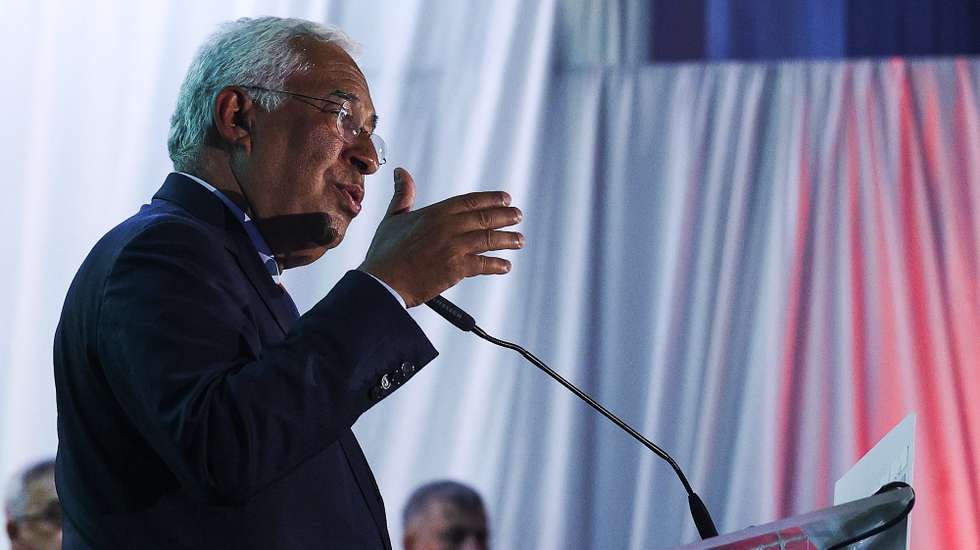O primeiro-ministro, António Costa, discursa durante o jantar convívio na Associação da Comunidade Portuguesa em Pretória, África do Sul, 07 de junho de 2023. O Presidente da República e o primeiro-ministro estão em visita à África do Sul para as comemorações do 10 de Junho, Dia de Portugal, de Camões e das Comunidades Portuguesas. TIAGO PETINGA/LUSA