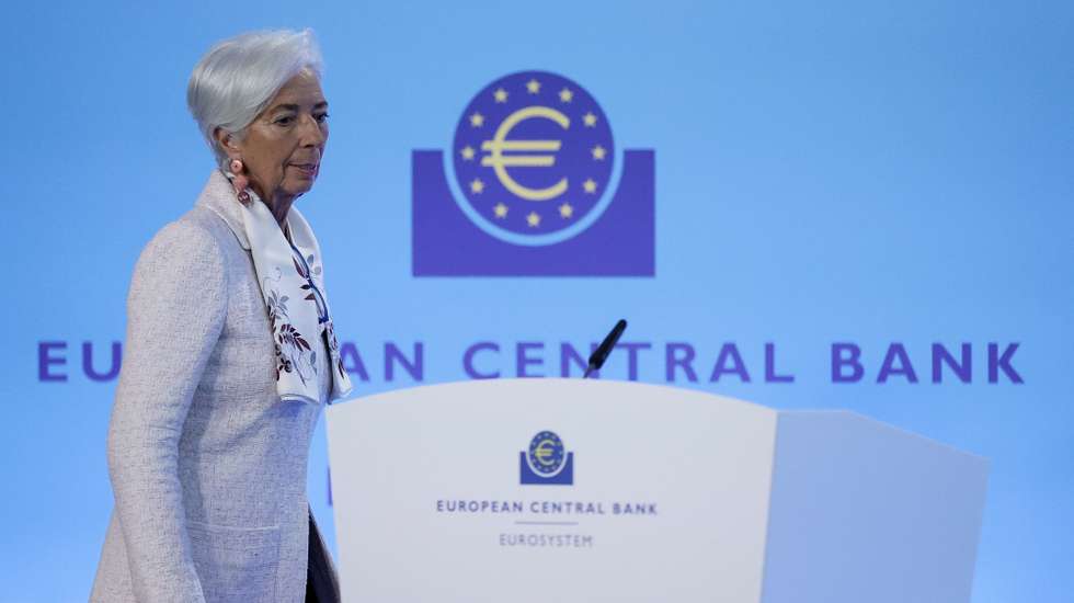 epa10771564 European Central Bank (ECB) President Christine Lagarde arrives for a press conference following the ECB Governing Council meeting in Frankfurt am Main, Germany, 27 July 2023. The Governing Council on 27 July, decided to raise the three key ECB interest rates by 25 basis points, to ensure that inflation returns to its 2 percent medium-term target, according to European Central Bank.  EPA/RONALD WITTEK