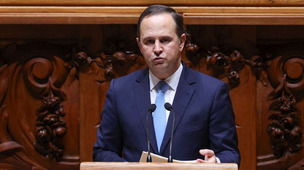 O ministro das Finanças, Fernando Medina, intervém durante o debate parlamentar de discussão e aprovação do Orçamento do Estado para 2024 na Assembleia da República em Lisboa, 31 de outubro de 2023. TIAGO PETINGA/LUSA