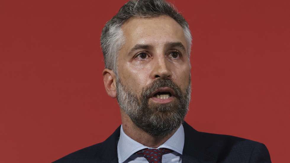 O ex-ministro e atual deputado, Pedro Nuno Santos, discursa durante o anúncio da sua candidatura a secretário-geral do PS na sede nacional partido no Largo do Rato, Lisboa, 13 de novembro de 2023. JOSÉ SENA GOULÃO/LUSA