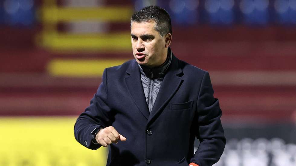 O treinador do Torreense Pedro Moreira reage durante o jogo da Taça da Liga de futebol, entre as equipas do Torreense e FC Famalicão, realizado no Estádio Manuel Marques, em Torres Vedras, 02 de dezembro de 2022. ANTÓNIO COTRIM/LUSA