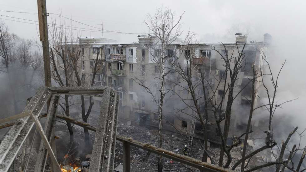 epaselect epa11097835 A general view on the site of a rocket attack on a residential building in Kharkiv, northeastern Ukraine, 23 January 2024, amid the Russian invasion. At least two persons were killed and four others were injured after a Russian missile strike hit a residential building in Kharkiv overnight, the head of the Kharkiv Regional Military Administration, Oleh Syniehubov wrote on telegram. Russian forces launched air strikes targeting Kiev and Kharkiv on 23 January, Ukrainian authorities said.  EPA/YAKIV LIASHENKO