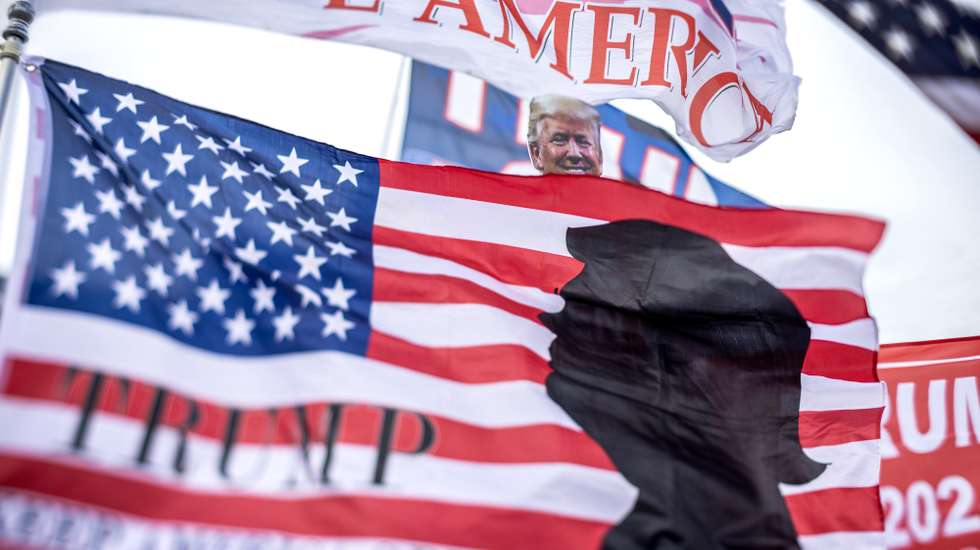 epa11192203 Former President Donald Trump's supporters gather next to the Fort Pierce federal court in Fort Pierce, Florida, USA, 01 March 2024. Trump is expected to attend a court hearing in Fort Pierce, in his federal case alleging the mishandling of classified documents after leaving the White House.  EPA/CRISTOBAL HERRERA-ULASHKEVICH